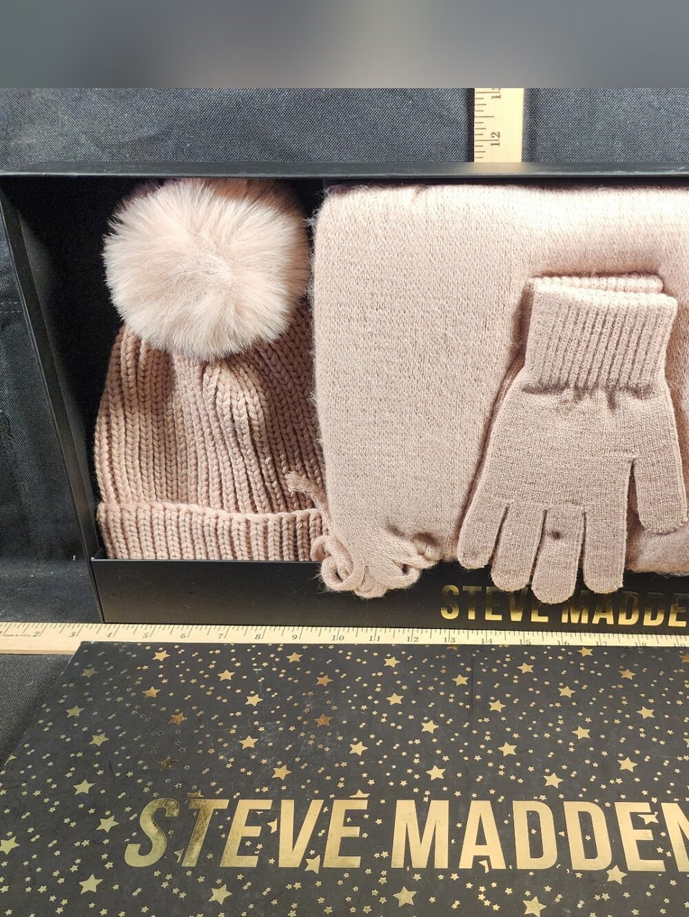 NIB Steve Madden Winter Accessories Gift Set Pink